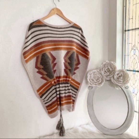 Aztec Tribal Drawstring Knit Top - Picture 4 of 8